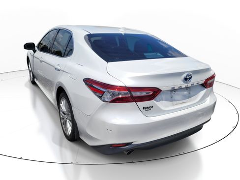 Used 2020 Toyota Camry XLE FWD image 5