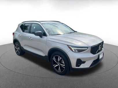 Used 2024 Volvo XC40 B5 Core