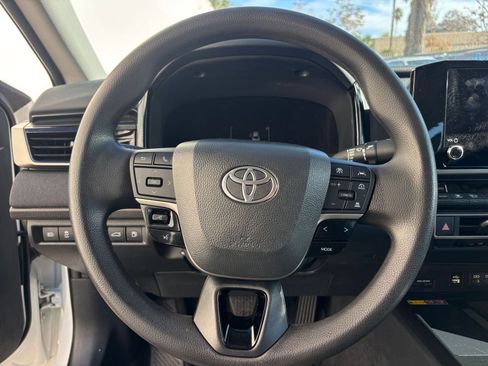 Used 2025 Toyota Camry LE image 28