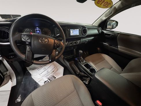 Used 2019 Toyota Tacoma SR w/ SR Convenience Package image 10