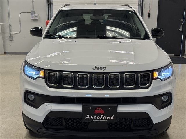 Used 2022 Jeep Compass Latitude w/ Convenience Group AWD/4WD image 3