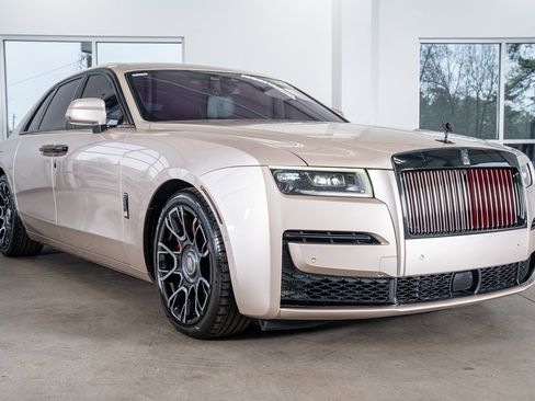 Used 2023 Rolls-Royce Ghost Black Badge w/ Black Badge Ghost Package image 4