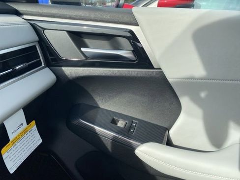 New 2025 Mitsubishi Outlander SE image 30