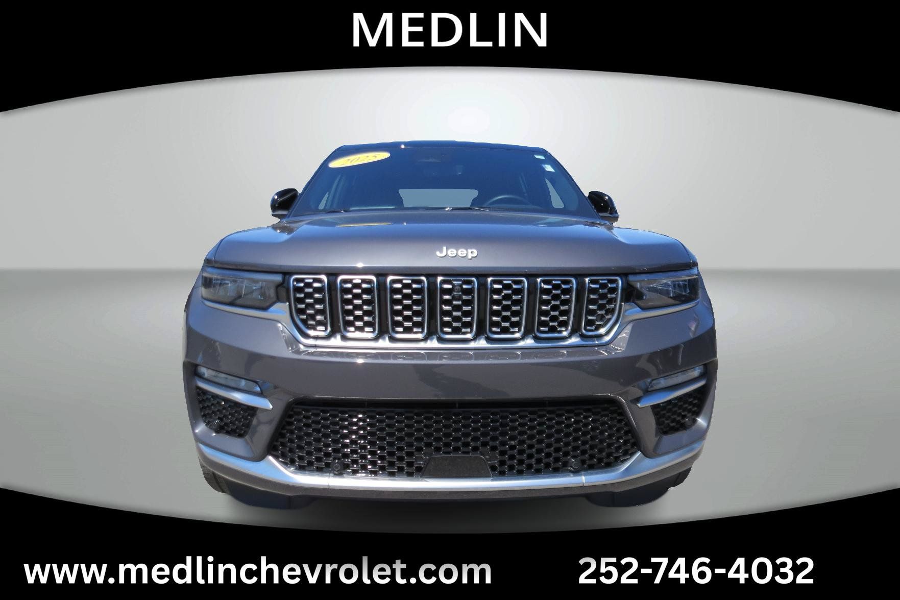 Used 2025 Jeep Grand Cherokee Summit AWD/4WD image 4