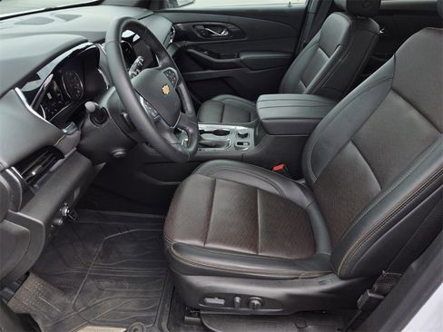 Used 2023 Chevrolet Traverse High Country image 37