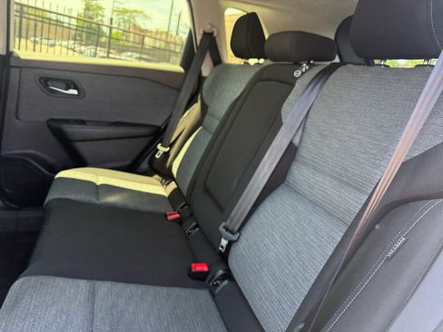 Used 2023 Nissan Rogue SV FWD image 25