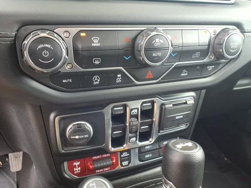 Used 2024 Jeep Wrangler Rubicon image 9