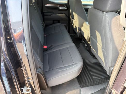 Used 2022 Chevrolet Silverado 1500 LT AWD/4WD image 17