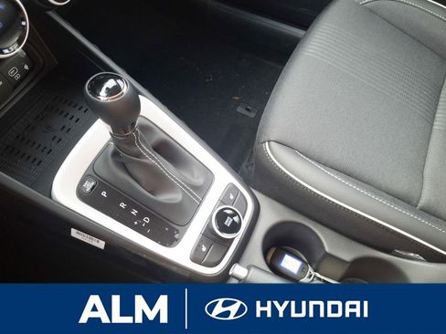 New 2025 Hyundai Venue Limited FWD image 23