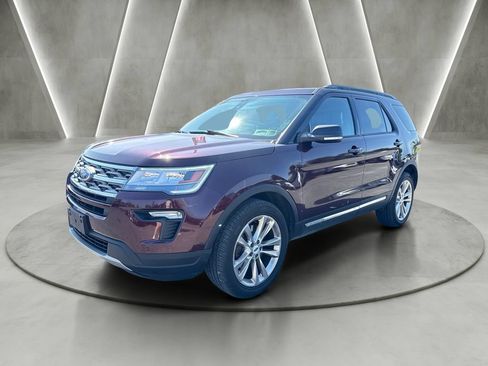 Used 2018 Ford Explorer XLT w/ Equipment Group 202A AWD/4WD image 3