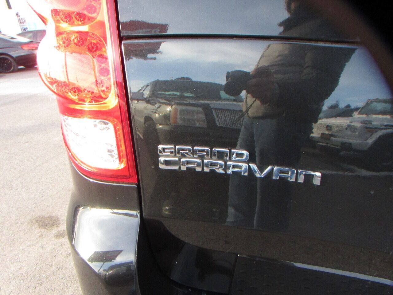 Used 2013 Dodge Grand Caravan American Value Package FWD image 40