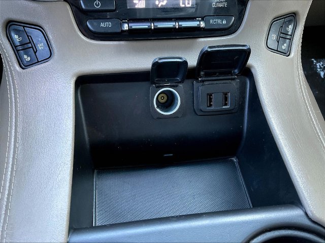 Used 2016 GMC Yukon SLT w/ Premium Edition AWD/4WD image 17