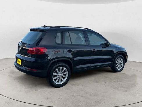 Used 2017 Volkswagen Tiguan S image 5