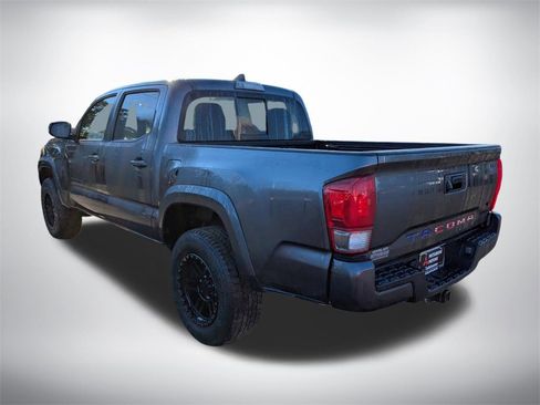 Used 2017 Toyota Tacoma TRD Sport image 6