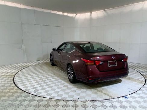 Used 2024 Nissan Altima 2.5 SV FWD image 19