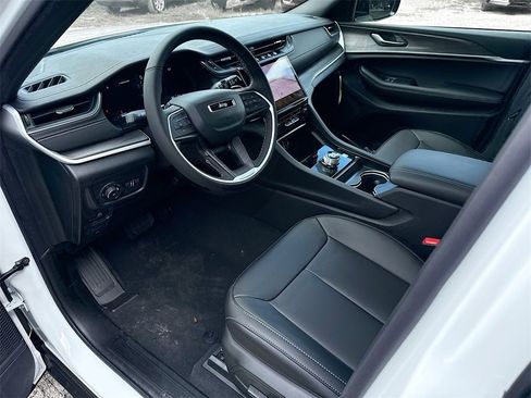 New 2025 Jeep Grand Cherokee L Limited w/ Black Appearance Package image 24