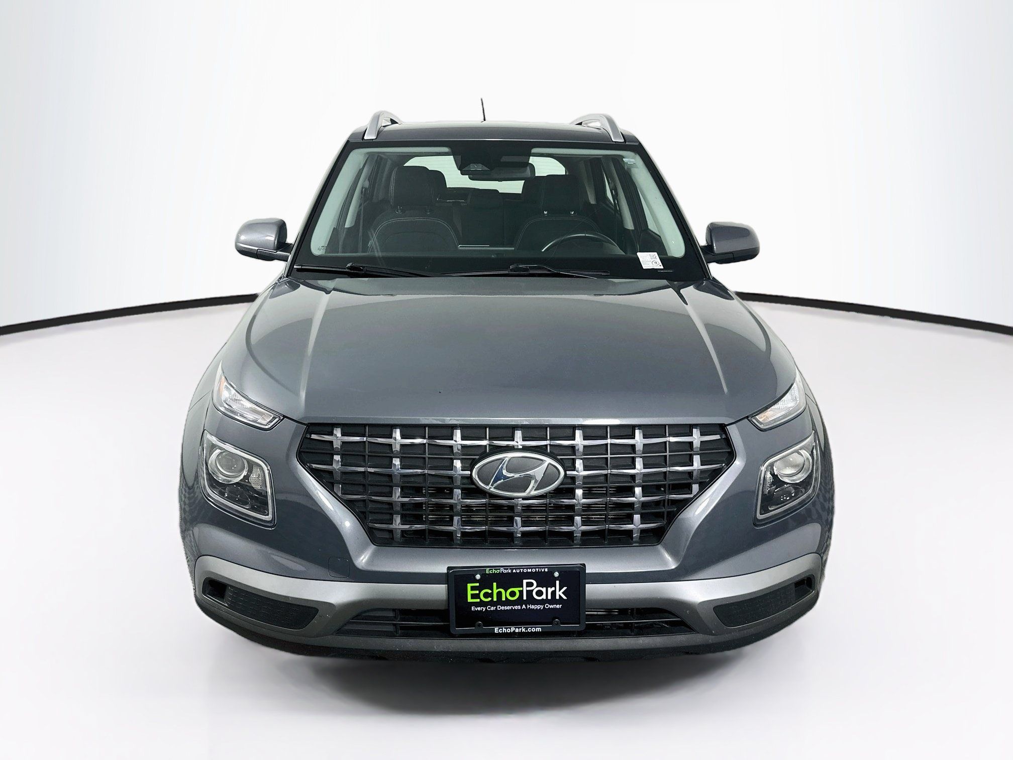 Used 2025 Hyundai Venue SEL FWD image 2