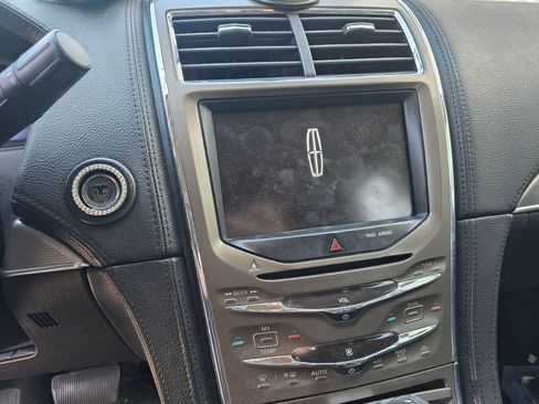 Used 2013 Lincoln MKX AWD image 9