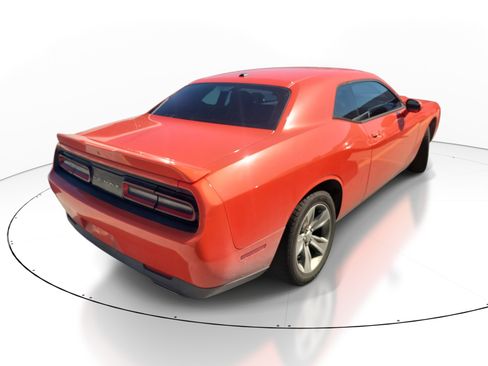 Used 2018 Dodge Challenger SXT image 8