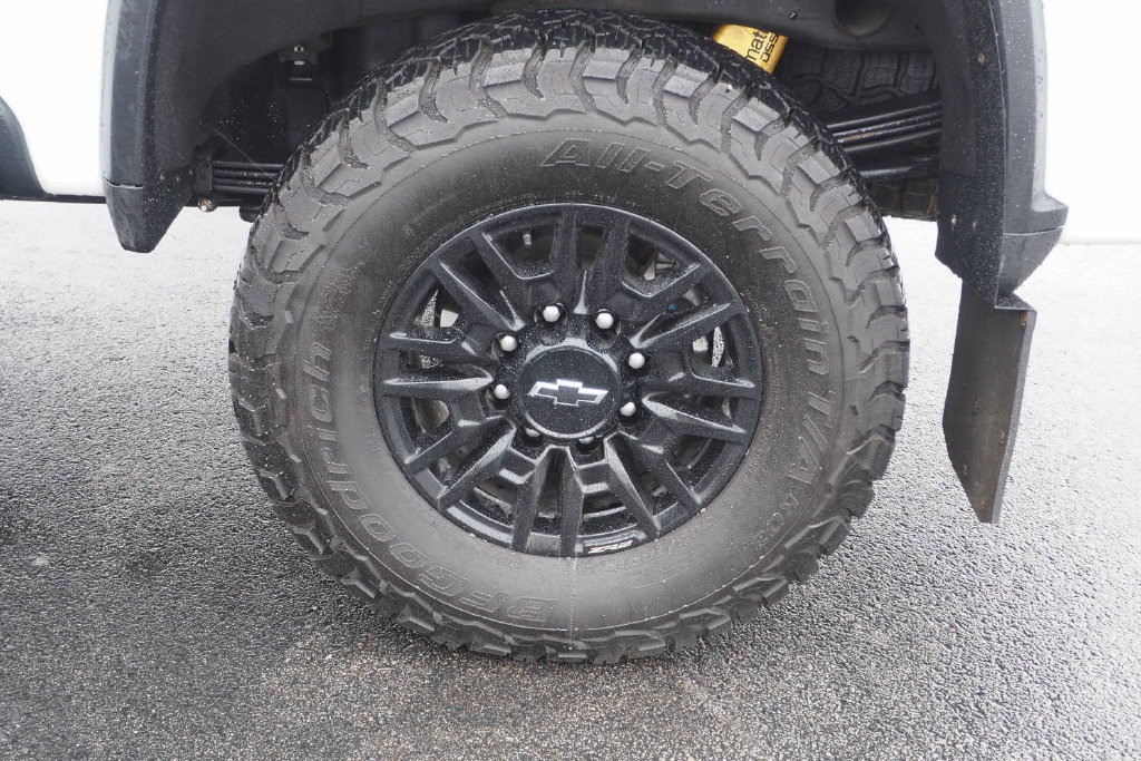 Used 2025 Chevrolet Silverado 2500 ZR2 w/ Technology Package AWD/4WD image 9