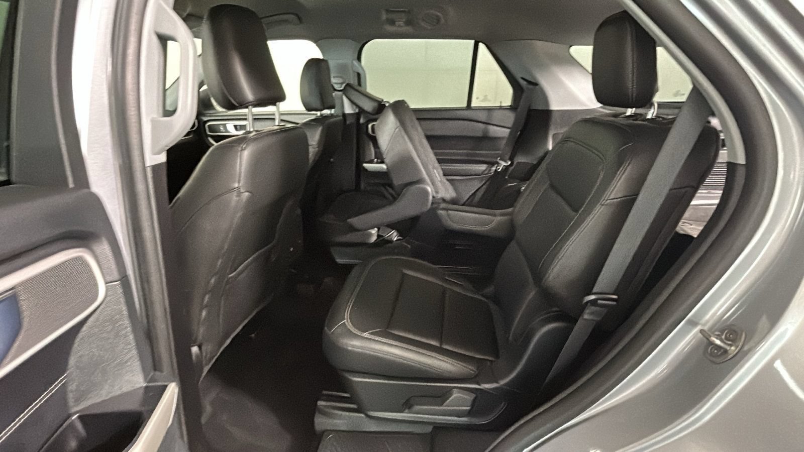 Used 2022 Ford Explorer XLT AWD/4WD image 31