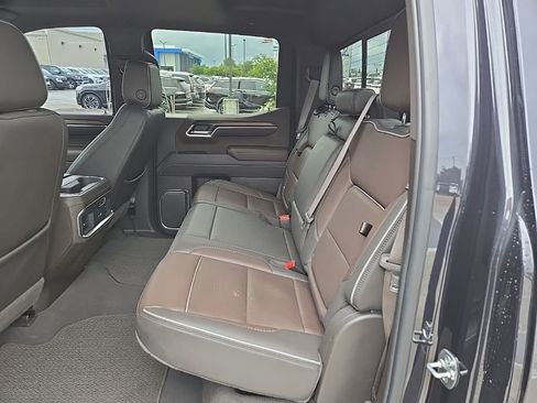 Used 2025 GMC Sierra 1500 Denali w/ Denali Reserve Package AWD/4WD image 11