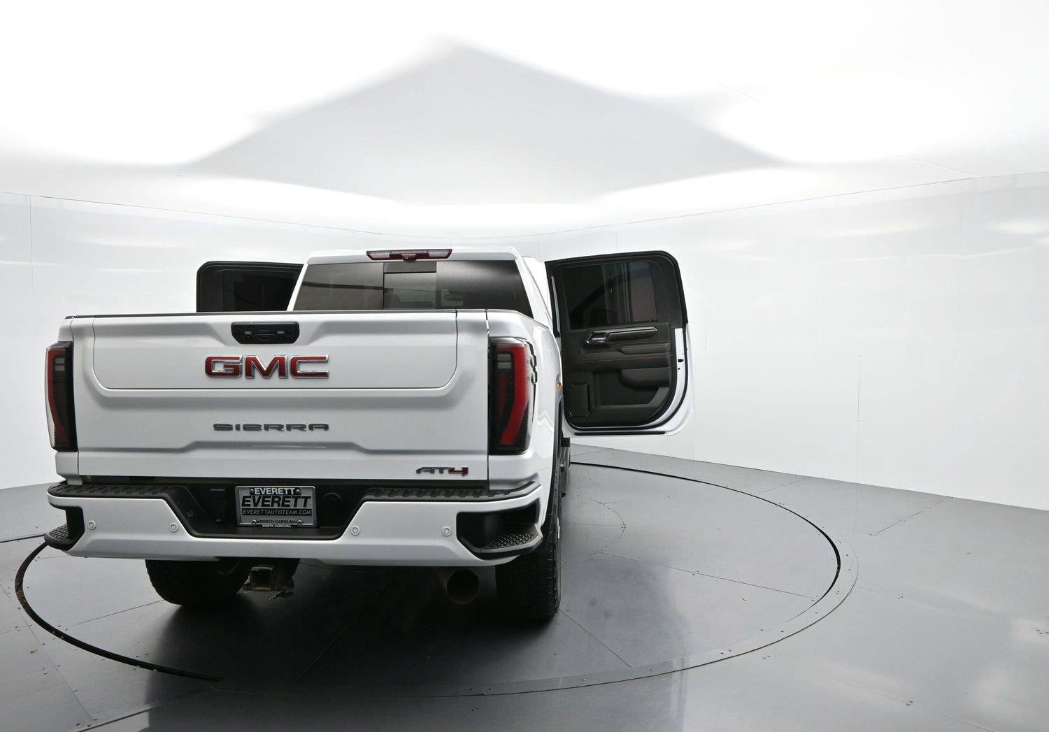 Used 2024 GMC Sierra 2500 AT4 w/ AT4 Premium Plus Package AWD/4WD image 47