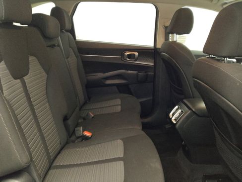 Used 2022 Kia Sorento LX image 19