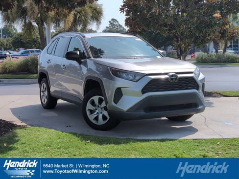 Used 2021 Toyota RAV4 LE AWD/4WD image 1