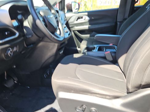 Used 2018 Chrysler Pacifica Touring Plus w/ S Appearance Package FWD image 20