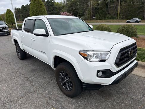 Used 2023 Toyota Tacoma SR5 w/ Technology Package image 3
