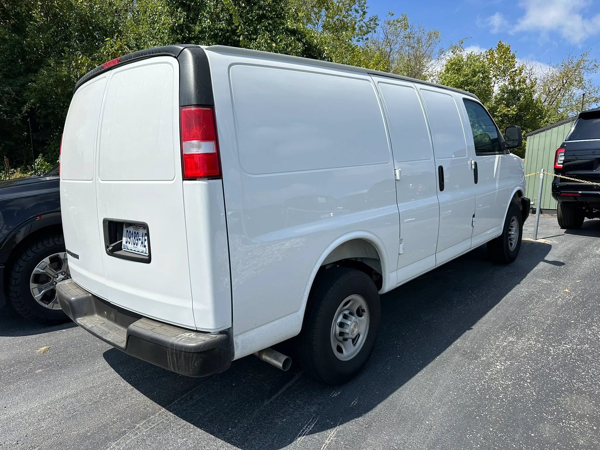 Used 2026 Chevrolet Express 2500 w/ Driver Convenience Package RWD image 3