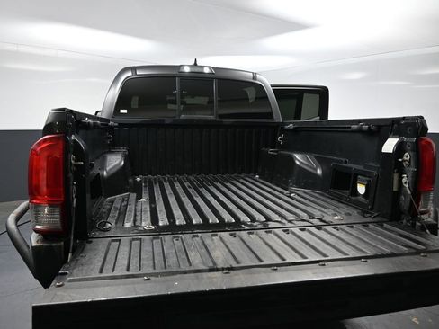 Used 2016 Toyota Tacoma TRD Sport w/ Towing Package AWD/4WD image 24