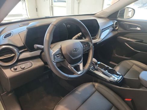 Used 2025 Chevrolet Trax ACTIV image 10