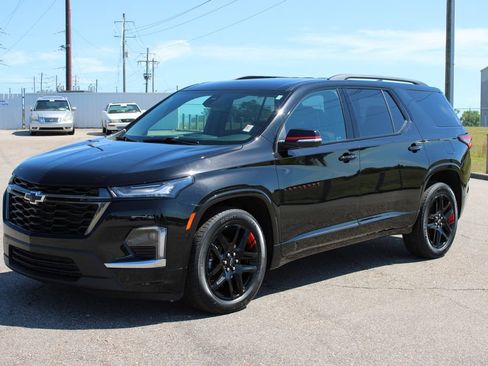 Used 2023 Chevrolet Traverse Premier w/ Redline Edition AWD/4WD image 2