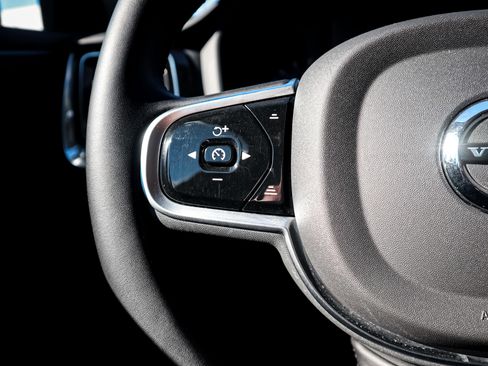 Used 2025 Volvo V60 B5 Cross Country Plus image 19