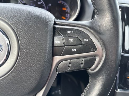 Used 2022 Jeep Grand Cherokee Laredo X image 22