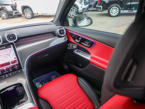 Used 2025 Mercedes-Benz GLC 43 AMG 4MATIC image 31