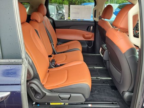 New 2026 Kia Carnival EX FWD image 12