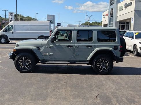 Used 2024 Jeep Wrangler Unlimited Sahara w/ Technology Group AWD/4WD image 6