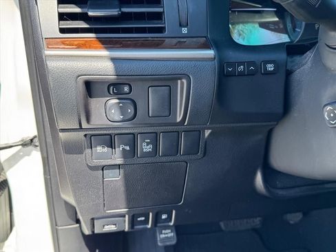 Used 2018 Lexus ES 350 w/ Luxury Package w/Wood Trim image 19