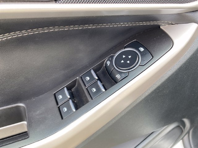 Used 2023 Ford Explorer XLT AWD/4WD image 19