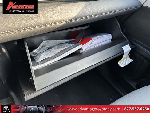 Used 2025 Toyota Sienna XLE image 39