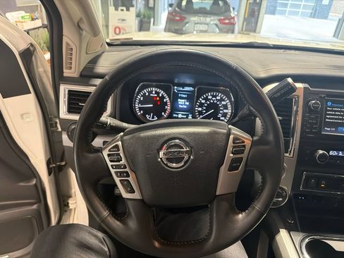 Used 2018 Nissan Titan PRO-4X w/ Pro-4x Convenience Package AWD/4WD image 8