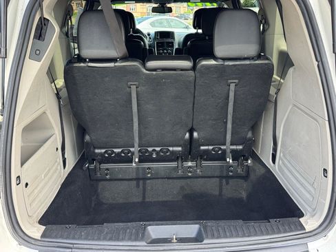 Used 2019 Dodge Grand Caravan SXT FWD image 5