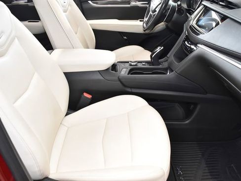 Used 2023 Cadillac XT5 Sportv w/ Technology Package image 10