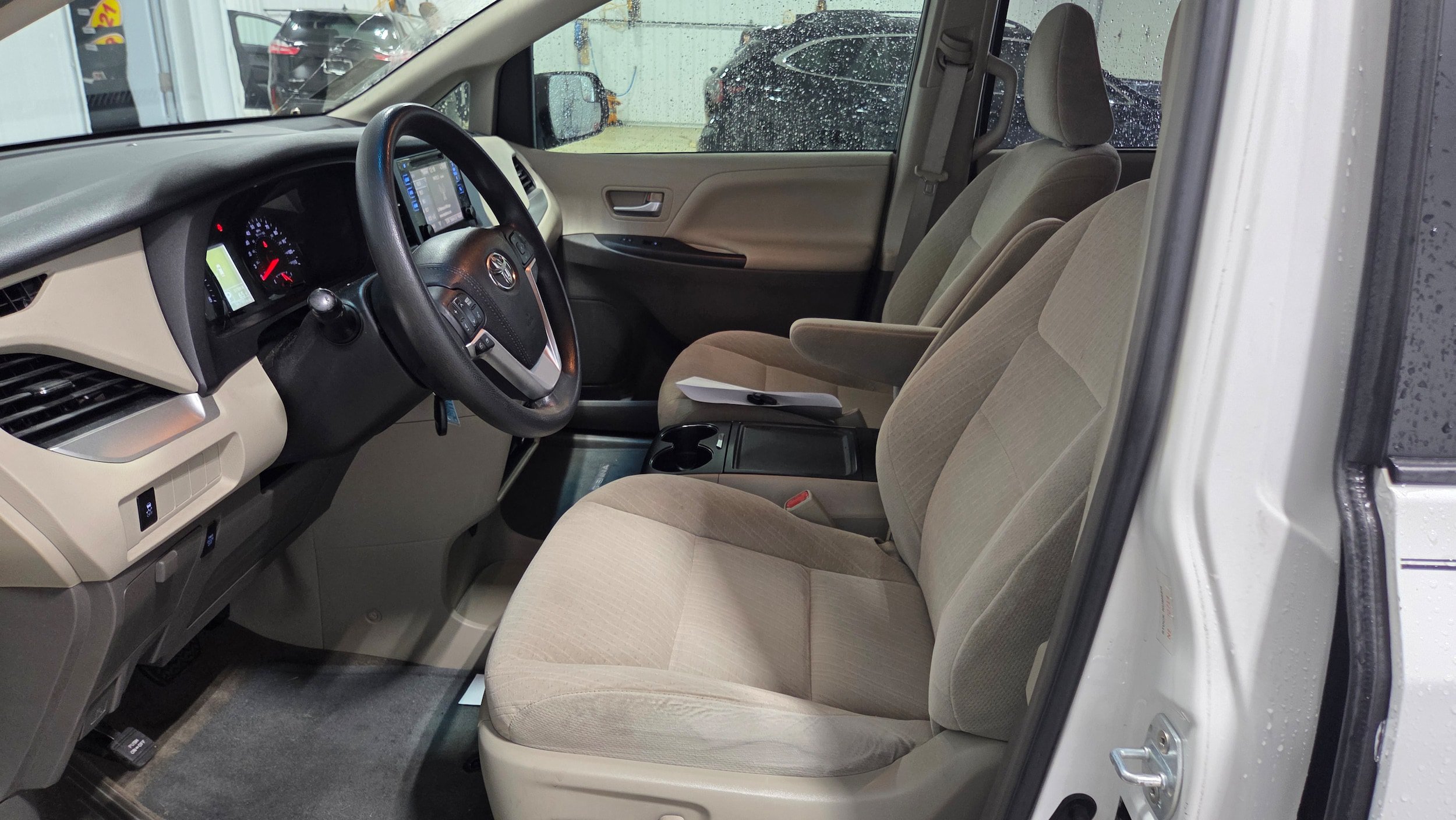 Used 2017 Toyota Sienna LE FWD image 5
