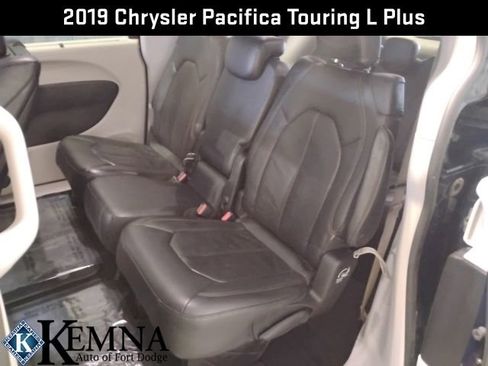 Used 2019 Chrysler Pacifica Touring-L Plus image 26