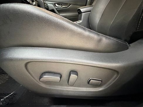 Used 2019 Nissan Rogue SL image 24