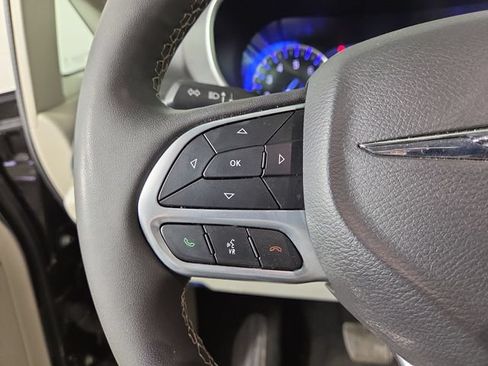 Used 2024 Chrysler Pacifica Touring-L FWD image 23
